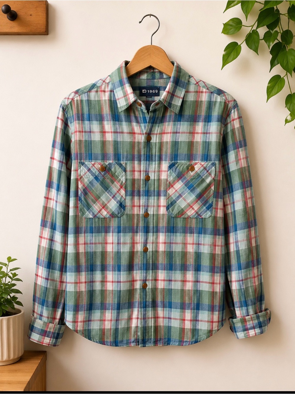 GAP Green and Blue Plaid Cotton /linen
Button-Down Shirt size S